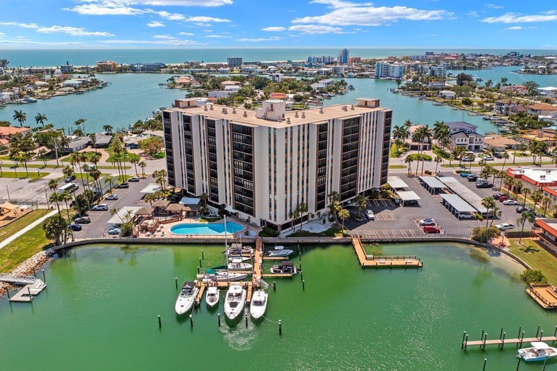 10355 Paradise Blvd #812, Treasure Island, FL 33706