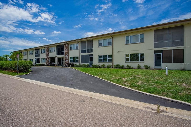 416 73rd Ave #207, St Petersburg, FL 33702