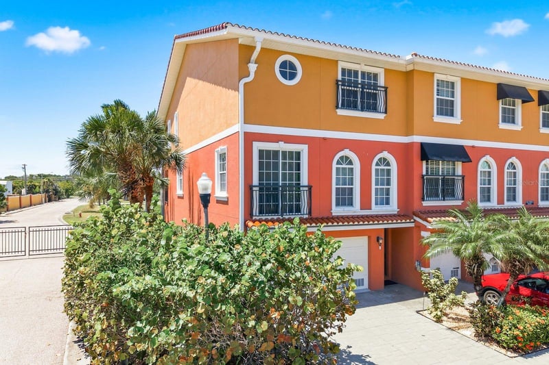 47 Morgan St, Tarpon Springs, FL 34689