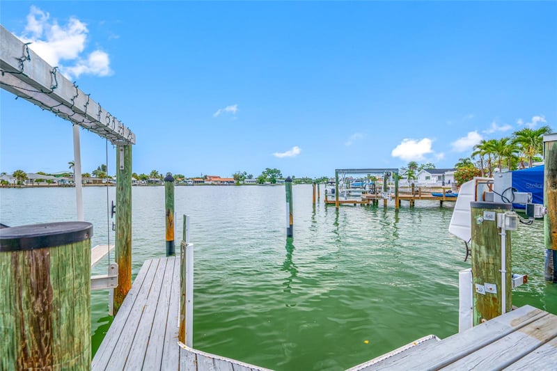 560 79th St, St Petersburg, FL 33707