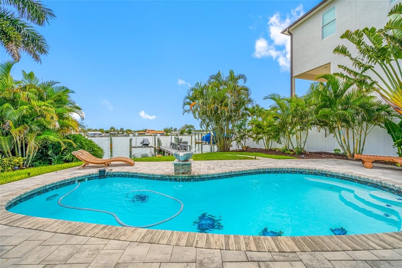 560 79th St, St Petersburg, FL 33707