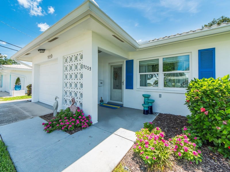 9259 142nd St, Seminole, FL 33776