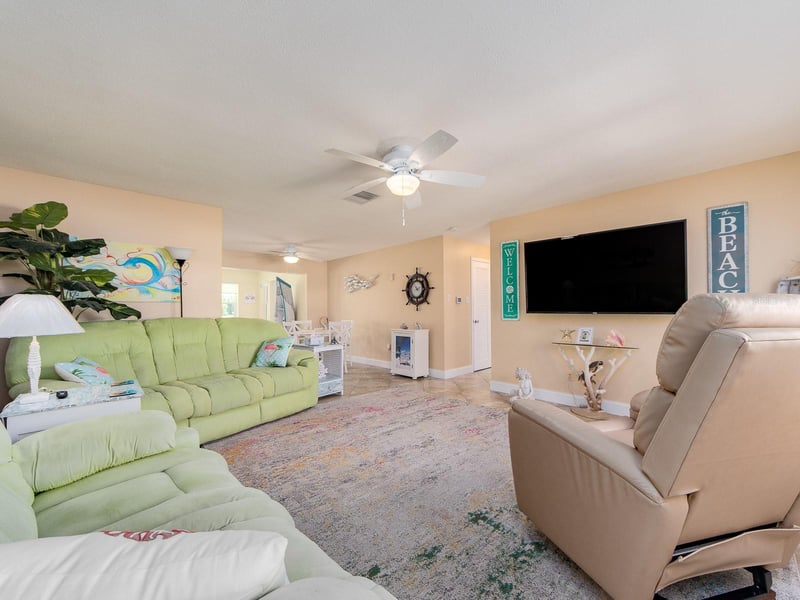 9259 142nd St, Seminole, FL 33776