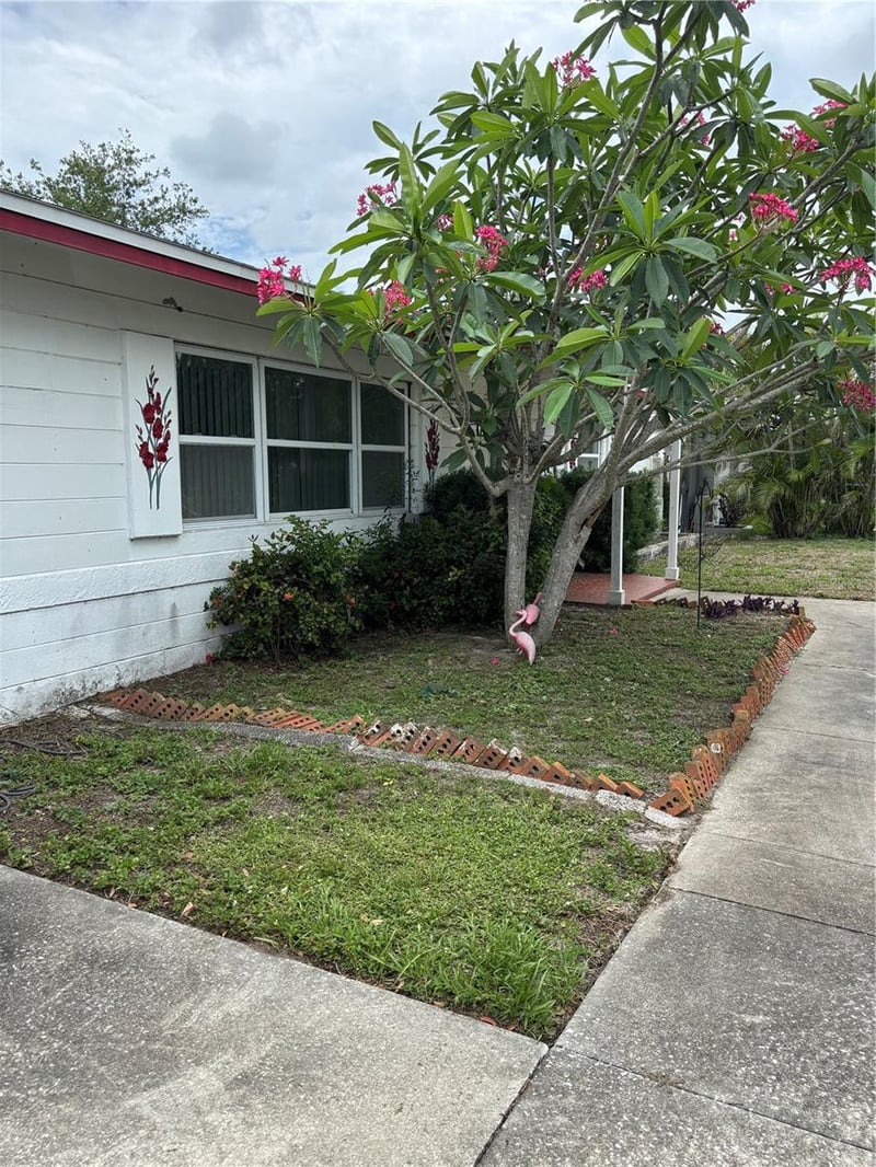5201 62nd St, Kenneth City, FL 33709