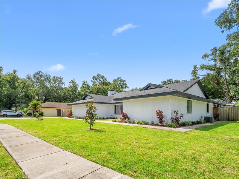 15901 Dover Cliffe Dr, Lutz, FL 33548