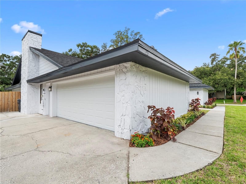 15901 Dover Cliffe Dr, Lutz, FL 33548