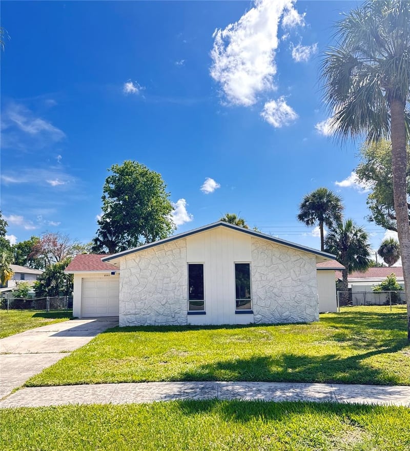 8302 Flintrock Ct, Tampa, FL 33615