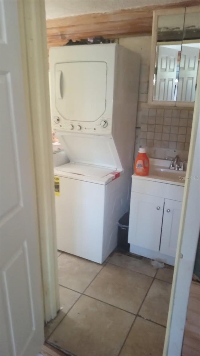 6631 Rosati Ln, St Petersburg, FL 33707