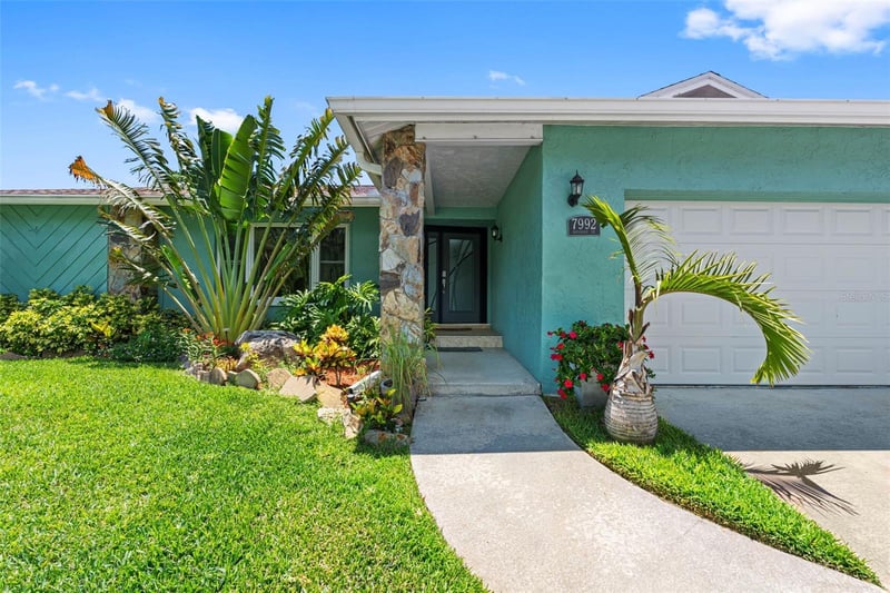 7992 Bayshore Dr, Seminole, FL 33776