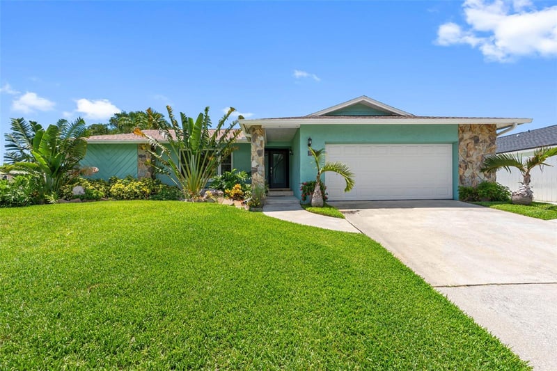 7992 Bayshore Dr, Seminole, FL 33776