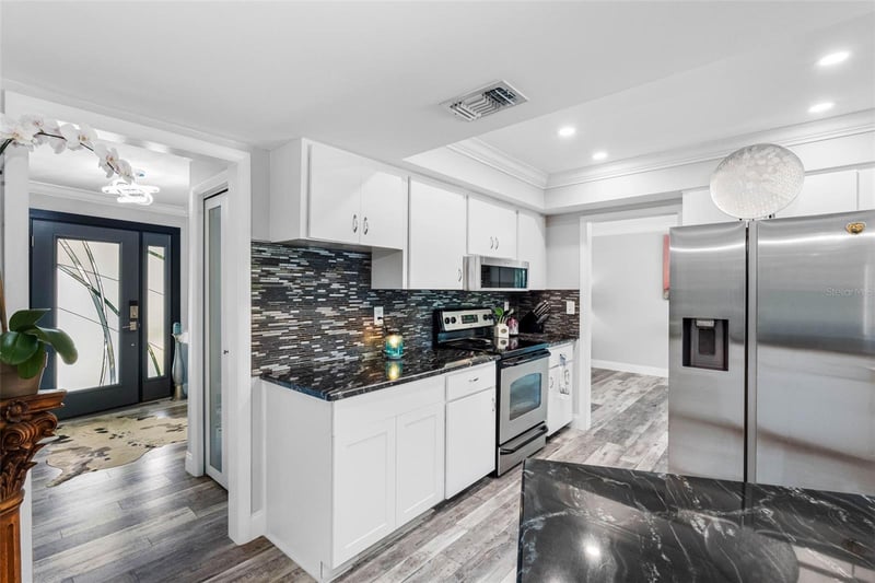 7992 Bayshore Dr, Seminole, FL 33776