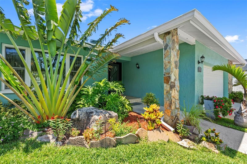 7992 Bayshore Dr, Seminole, FL 33776
