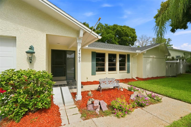 795 Hickory Ln, Palm Harbor, FL 34683