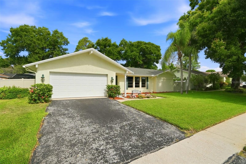 795 Hickory Ln, Palm Harbor, FL 34683