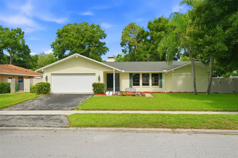 795 Hickory Ln, Palm Harbor, FL 34683