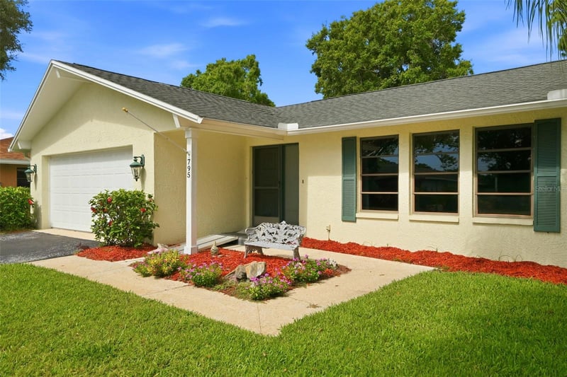 795 Hickory Ln, Palm Harbor, FL 34683