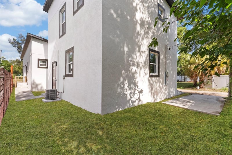 1421 35th St, St Petersburg, FL 33711