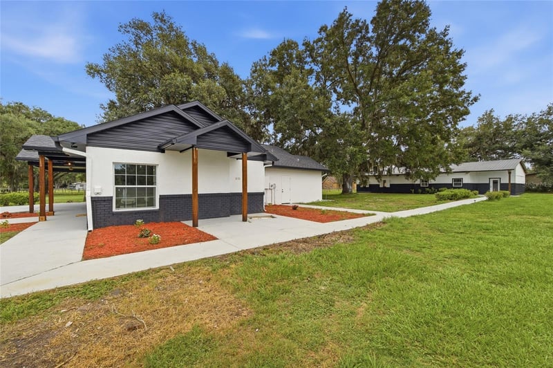 1205 Knights Griffin Rd, Plant City, FL 33565