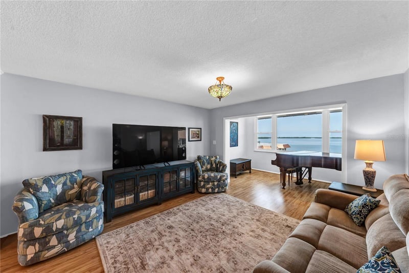 622 Edgewater Dr #823, Dunedin, FL 34698