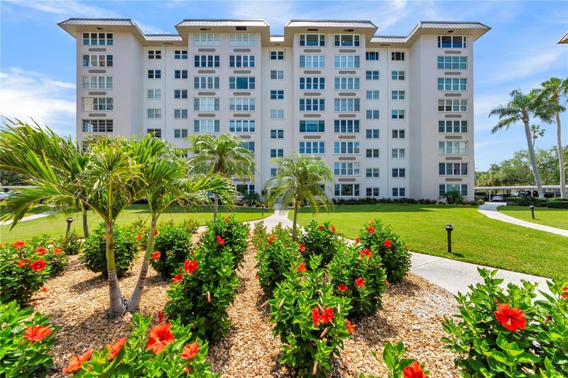 622 Edgewater Dr #823, Dunedin, FL 34698