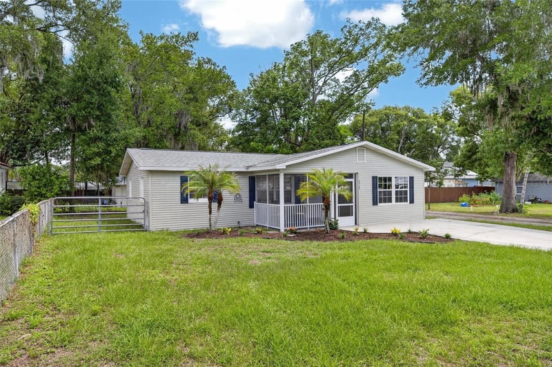 38745 2nd Ave, Zephyrhills, FL 33542