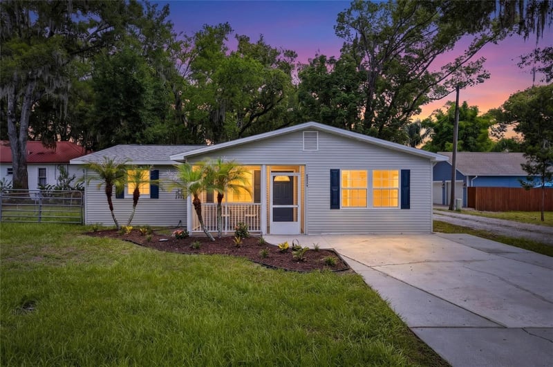 38745 2nd Ave, Zephyrhills, FL 33542