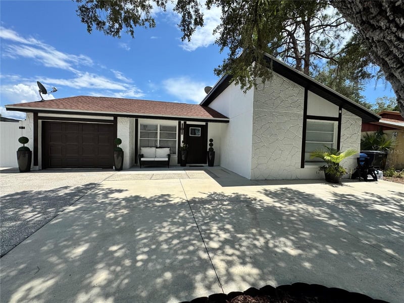 10114 Briarwick Ct, Tampa, FL 33615