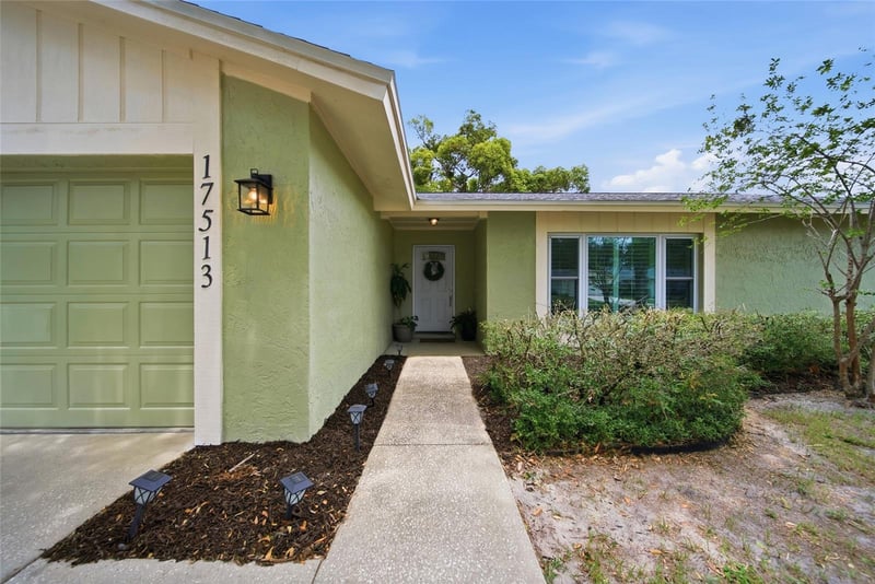 17513 Shadyside Cir, Lutz, FL 33549
