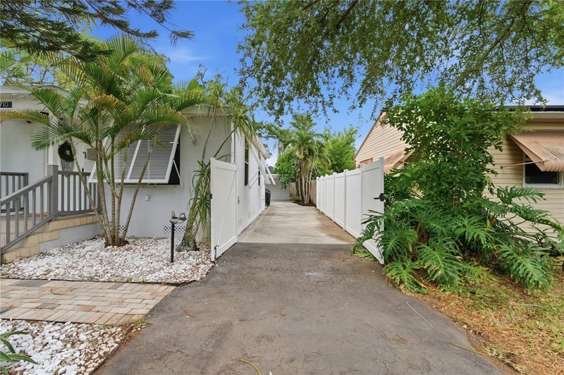 2710 16th Ave, St Petersburg, FL 33713