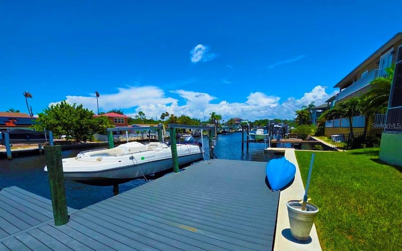339 Manatee Ln, Tarpon Springs, FL 34689