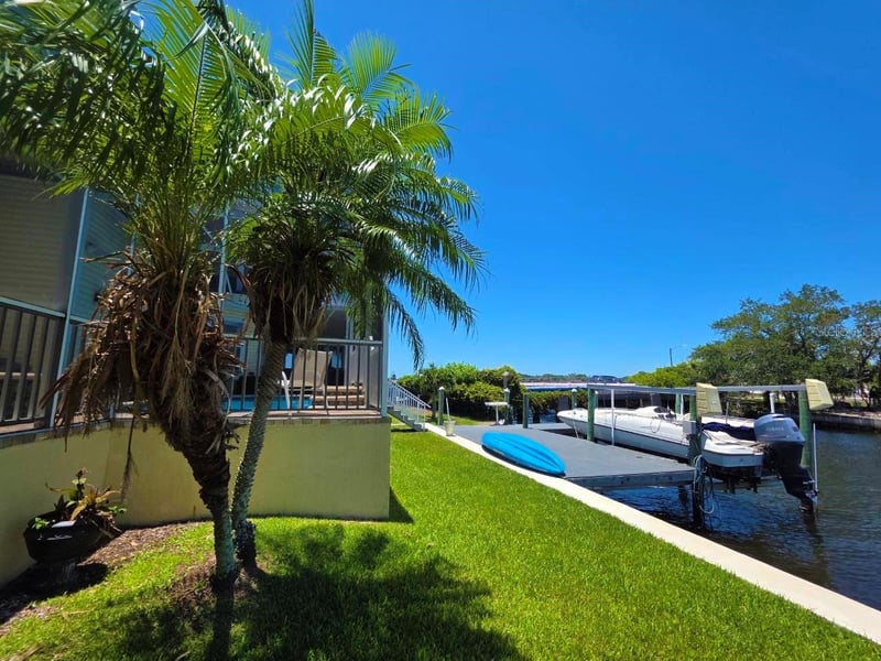 339 Manatee Ln, Tarpon Springs, FL 34689