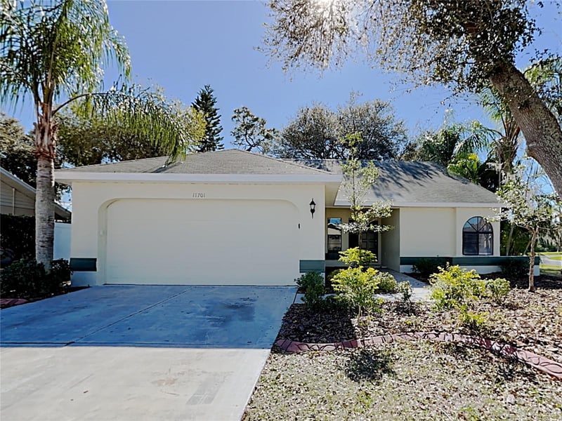 11701 Lynmoor Dr, Riverview, FL 33579