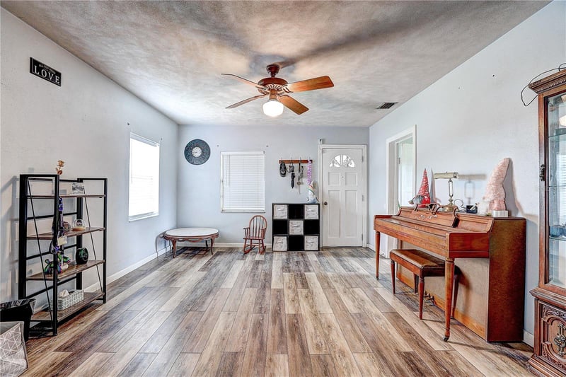 3409 Old Mulberry Rd, Plant City, FL 33566