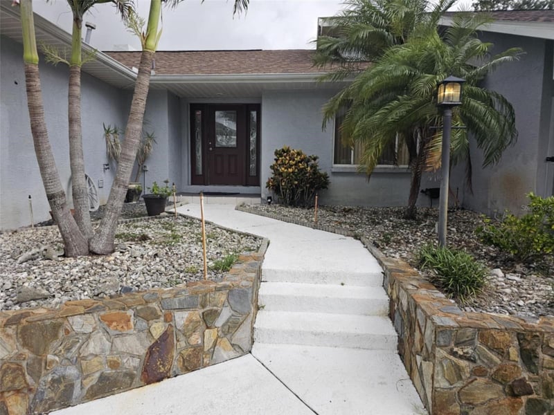 2210 Bayou Dr, Holiday, FL 34691