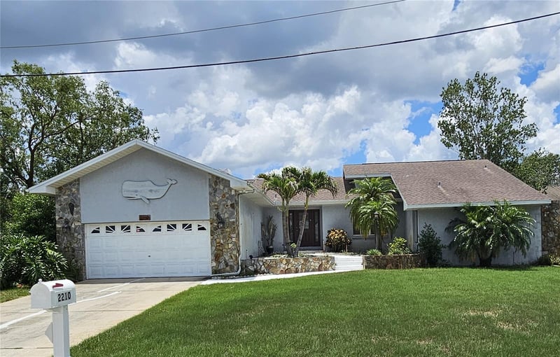 2210 Bayou Dr, Holiday, FL 34691