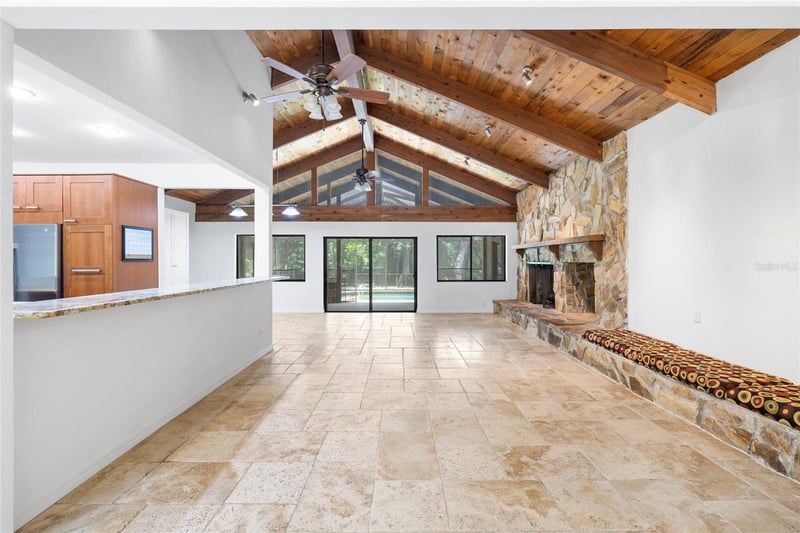 181 Smokey Mountain Rd, Seffner, FL 33584