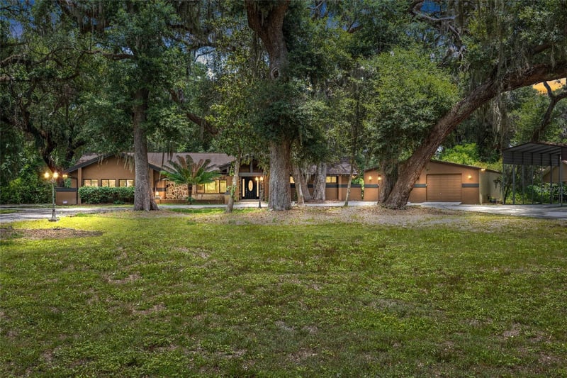181 Smokey Mountain Rd, Seffner, FL 33584