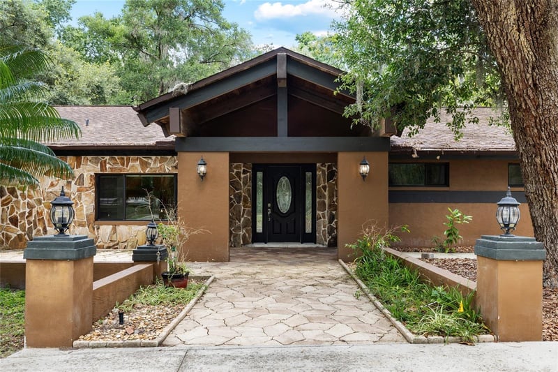 181 Smokey Mountain Rd, Seffner, FL 33584