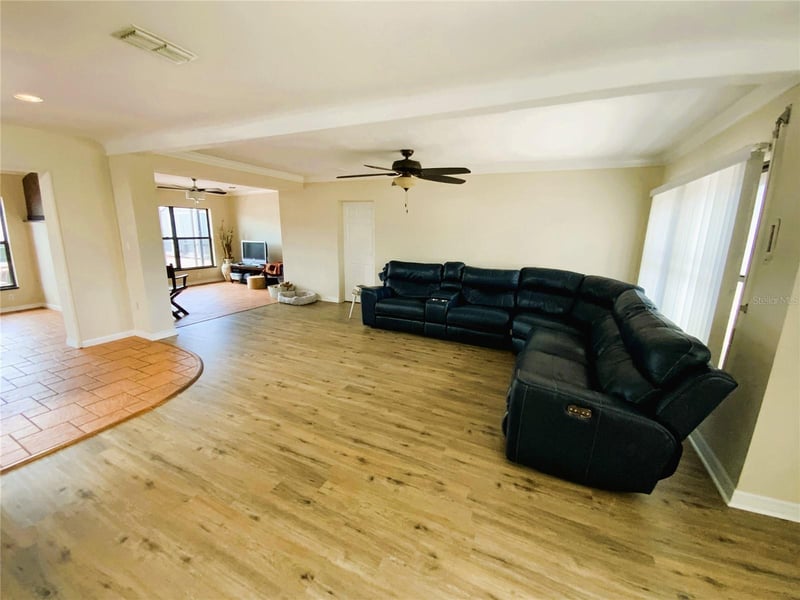 5944 51st Ave, Kenneth City, FL 33709