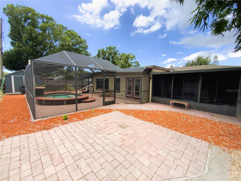 5944 51st Ave, Kenneth City, FL 33709