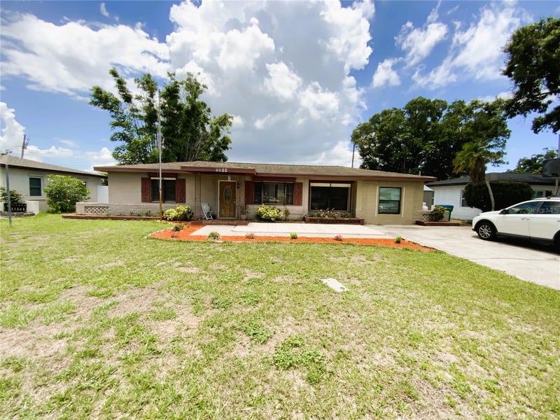 5944 51st Ave, Kenneth City, FL 33709