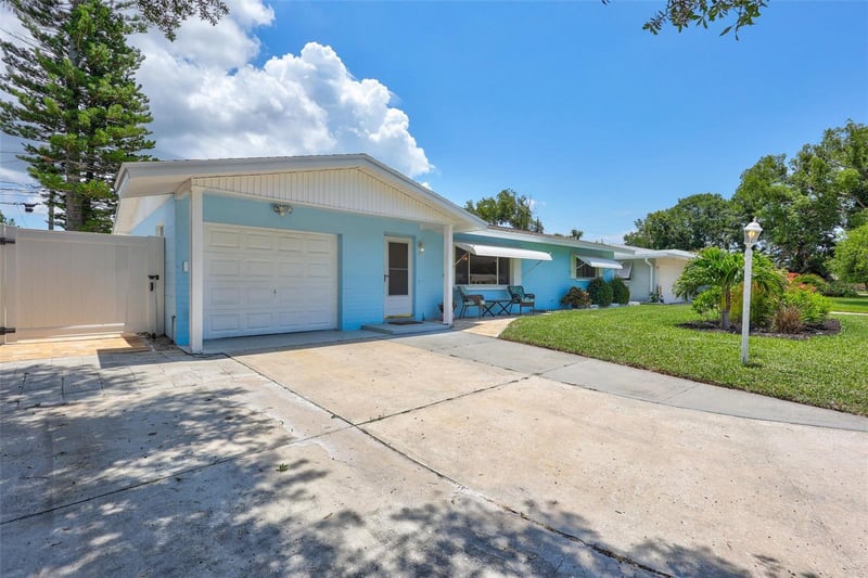 7687 117th St, Seminole, FL 33772