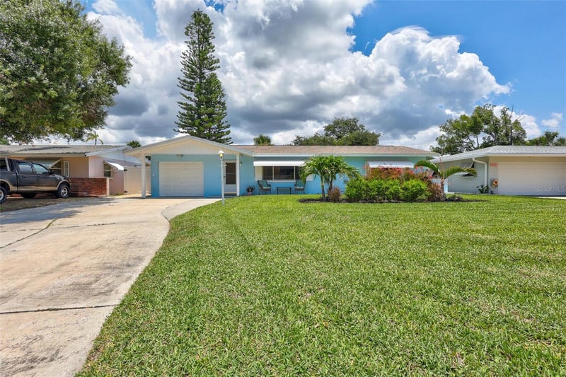 7687 117th St, Seminole, FL 33772