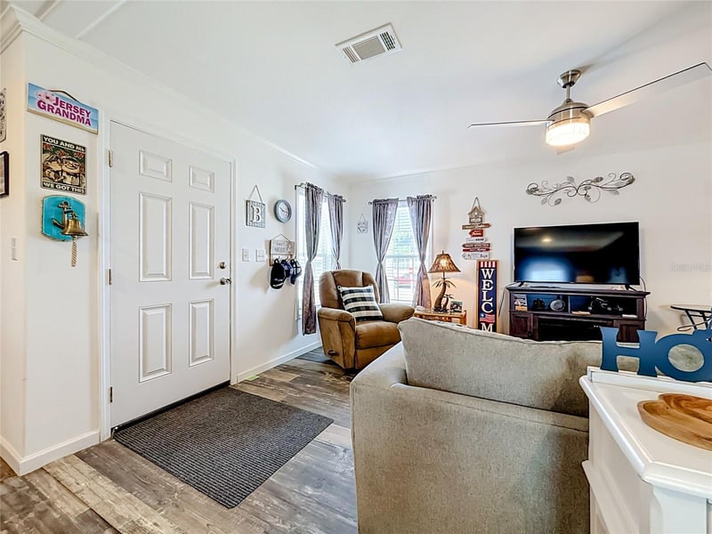 10485 Holiday Shores Dr #302, Largo, FL 33773