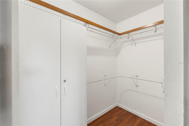 914 Carlton Rd, Tarpon Springs, FL 34689