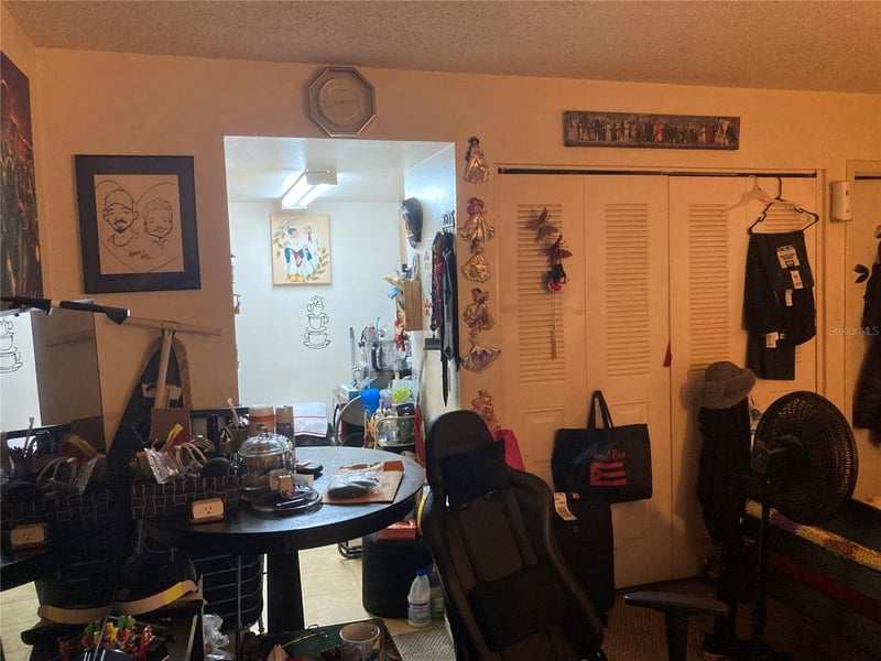 4143 Dolphin Dr, Tampa, FL 33617