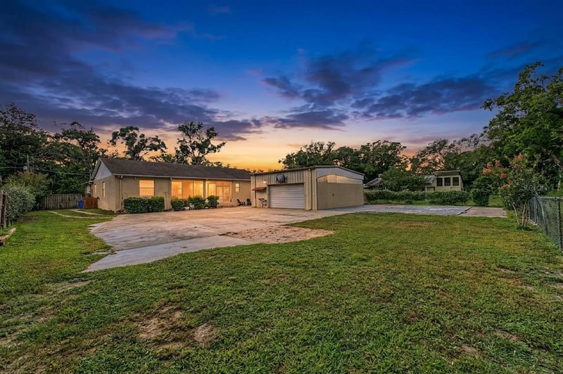 2216 Pinecrest Dr, Lutz, FL 33549