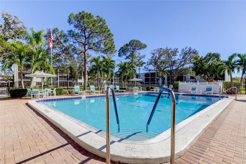 4910 Bay St #210, St Petersburg, FL 33703