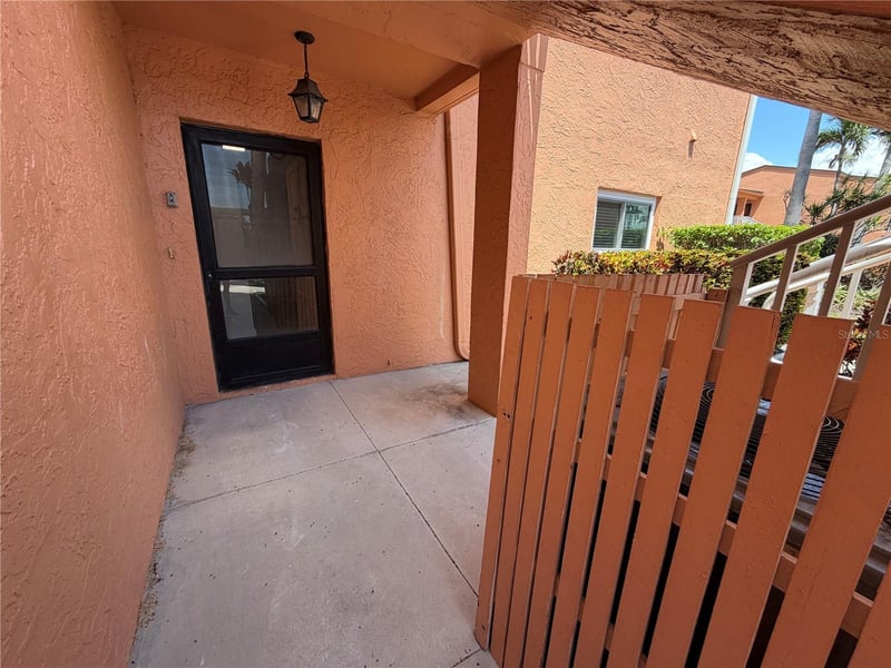 7400 Sunshine Skyway Ln #105, St Petersburg, FL 33711