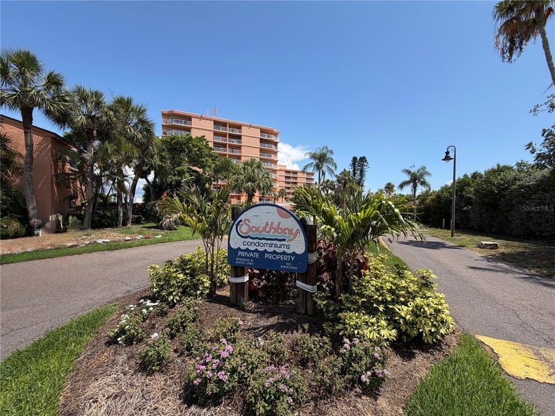 7400 Sunshine Skyway Ln #105, St Petersburg, FL 33711